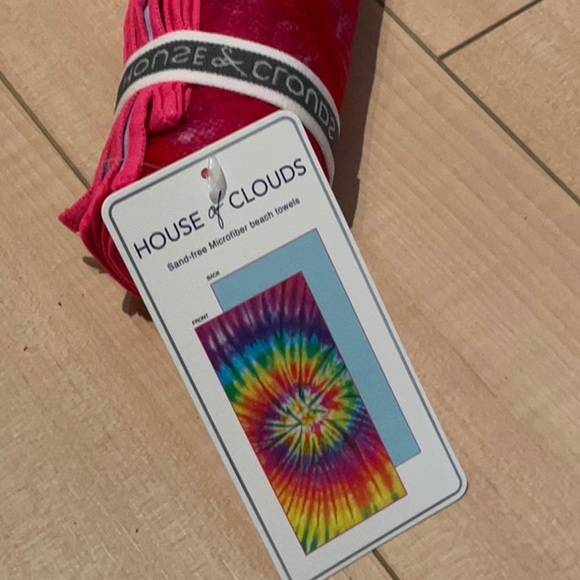 HOUSE OF CLOUDS SAND-FREE MICROFIBER BEACH TOWEL - Picture 5 of 6